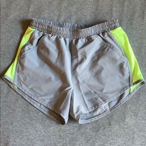 Under Armour Track Shorts XS